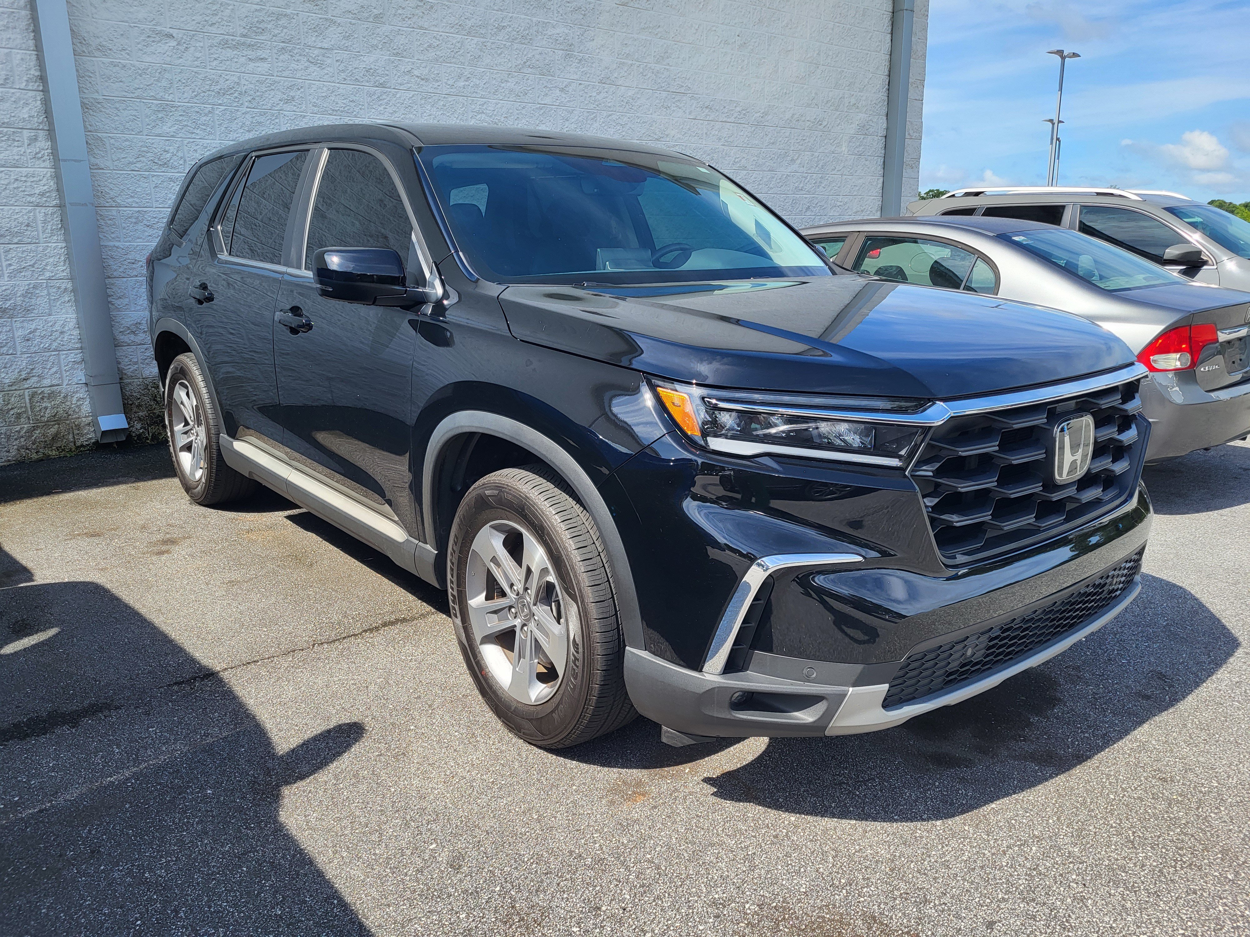Used 2025 Honda Pilot EX-L image 3