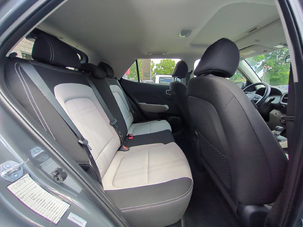 Used 2025 Hyundai Venue SEL FWD image 29