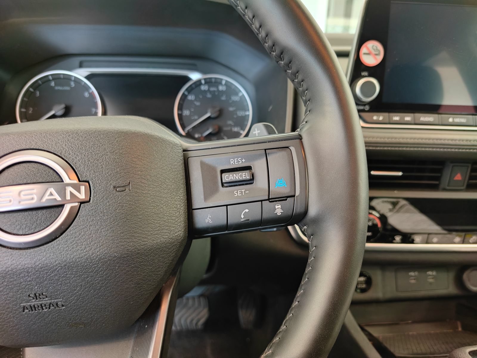 Used 2025 Nissan Rogue SV FWD image 11