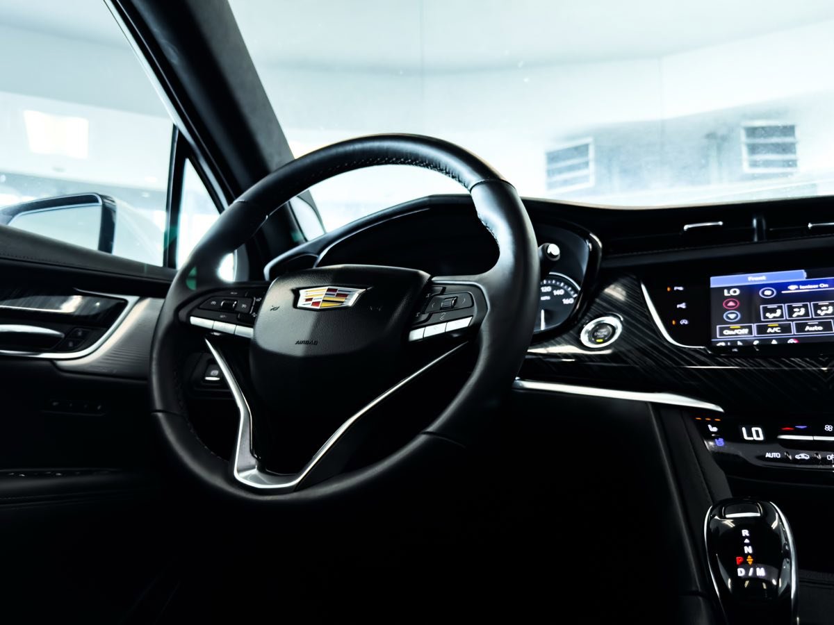 Used 2024 Cadillac XT6 Premium Luxury w/ Technology Package image 35