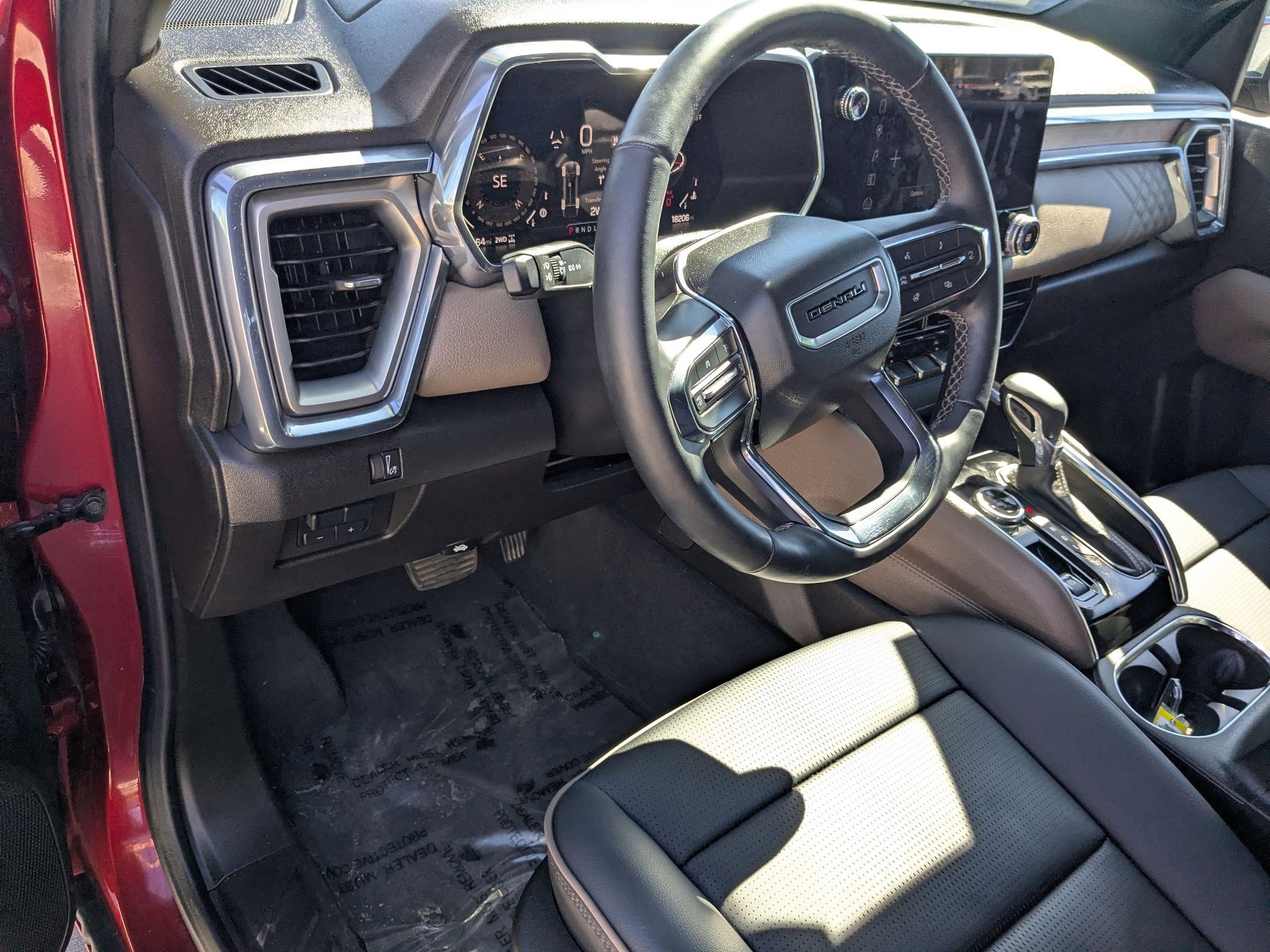 Used 2024 GMC Canyon Denali image 16