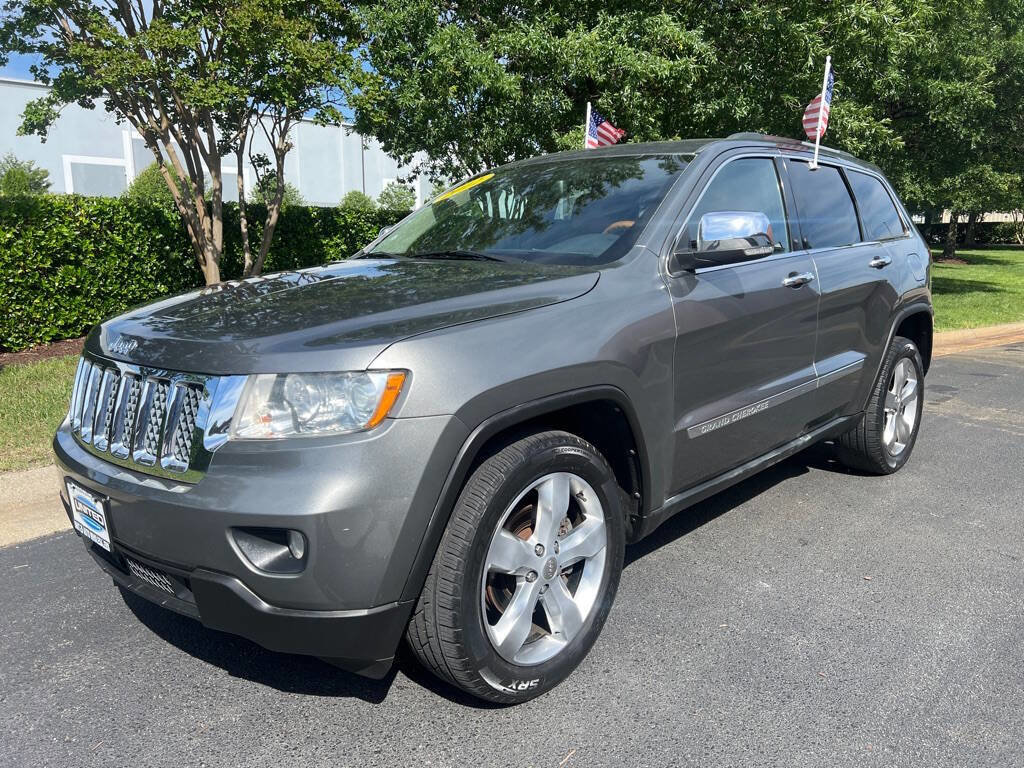 Used 2012 Jeep Grand Cherokee Overland w/ Trailer Tow Group IV image 4