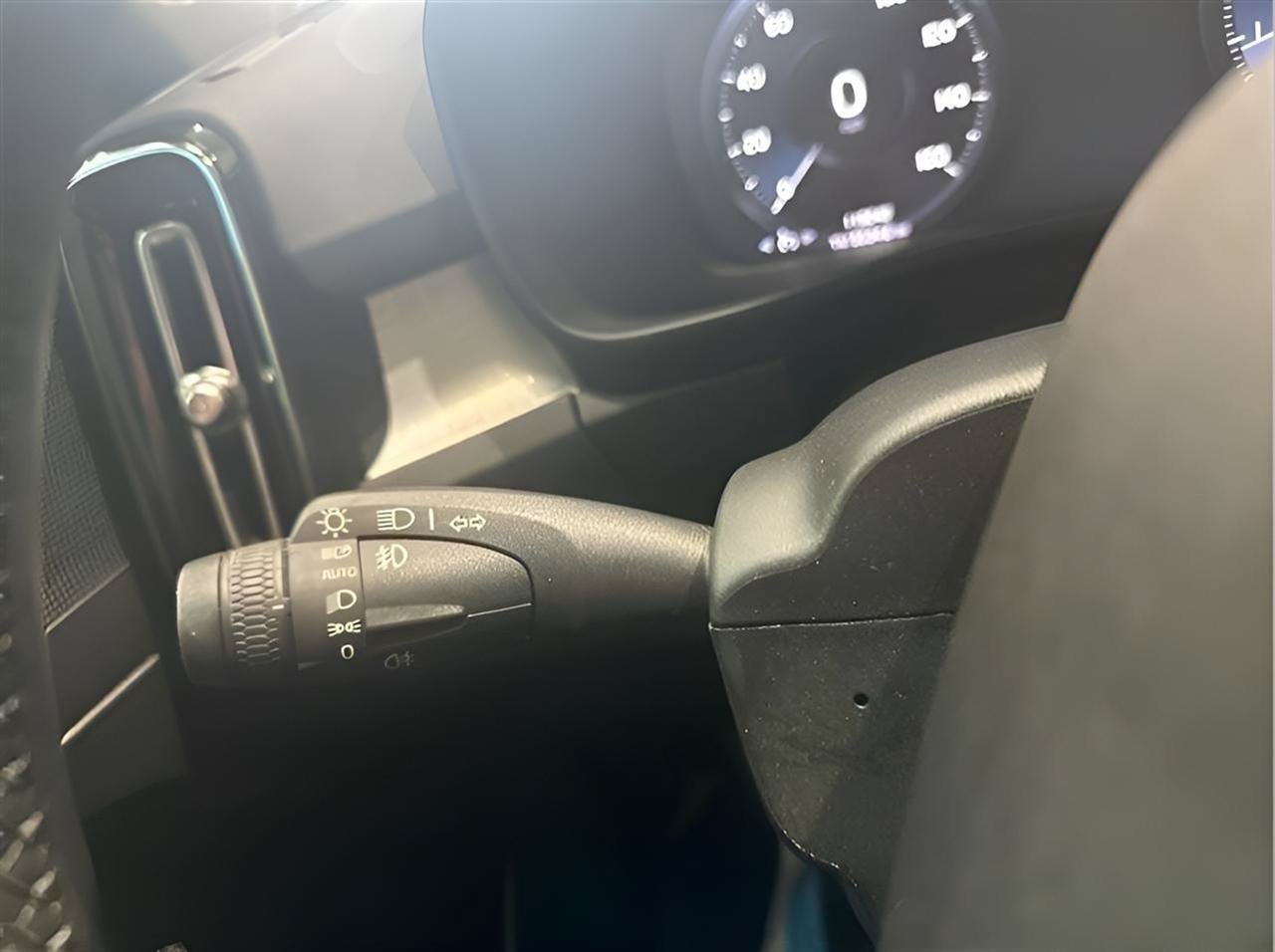 Used 2022 Volvo XC40 T5 Momentum AWD/4WD image 18