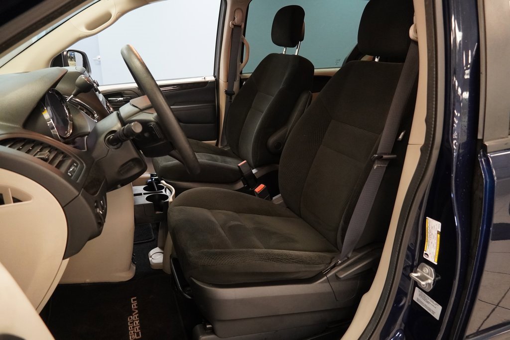 Used 2016 Dodge Grand Caravan SE w/ Quick Order Package 29E SE image 3