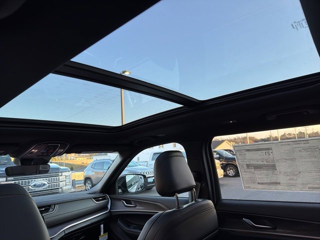 New 2025 Jeep Grand Cherokee L Limited image 11