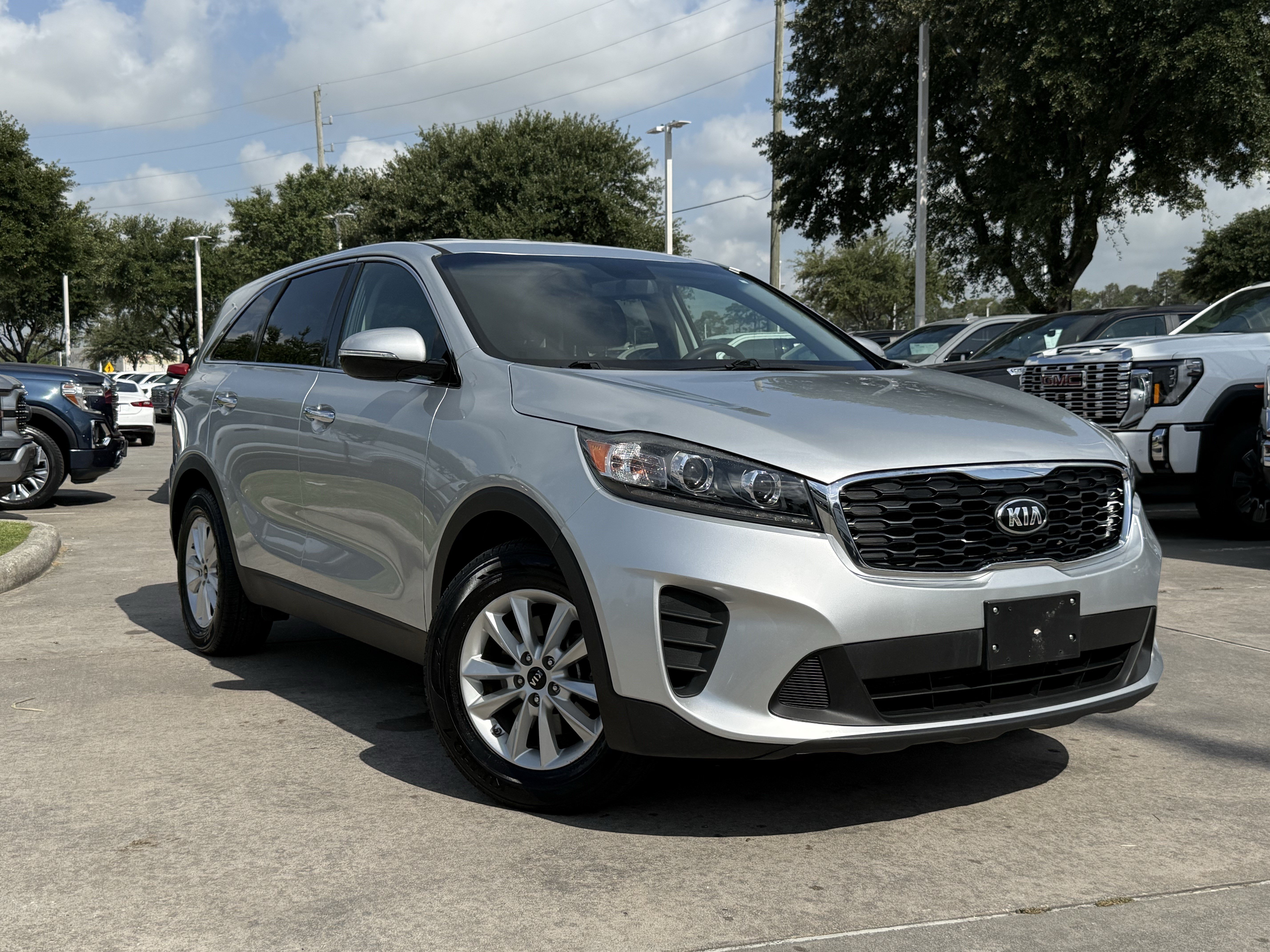 Used 2020 Kia Sorento FWD V6 image 2