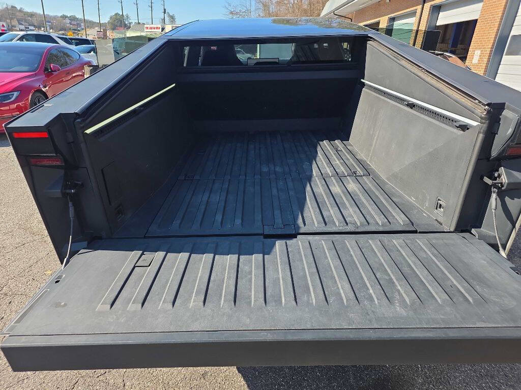 Used 2024 Tesla Cybertruck AWD Crew Cab image 18