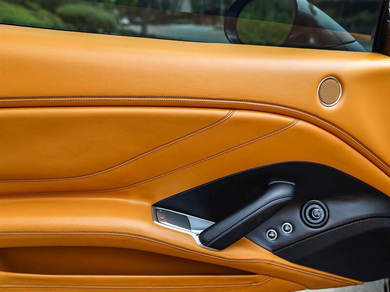 Used 2016 Ferrari California T RWD image 31