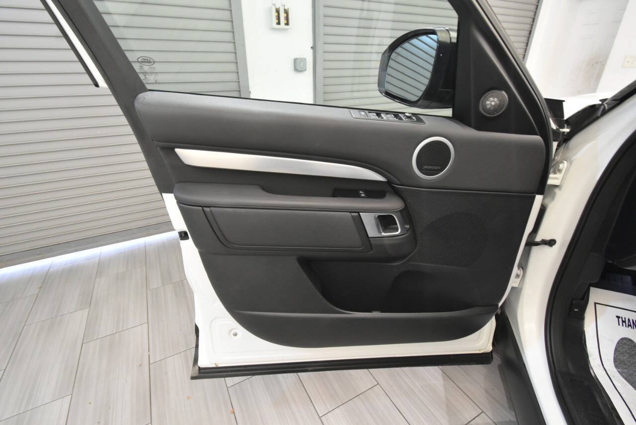 Used 2020 Land Rover Discovery Landmark AWD/4WD image 13