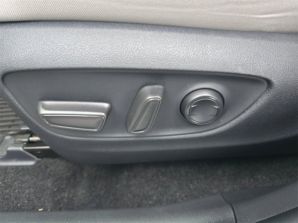 Used 2025 Toyota RAV4 XLE w/ Convenience Package image 21