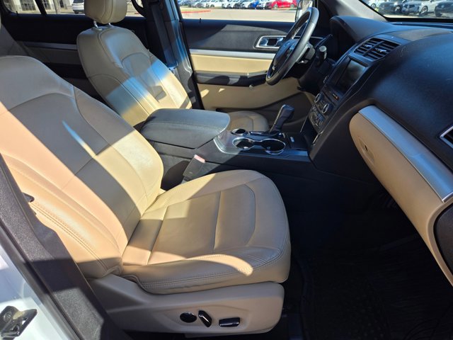 Used 2016 Ford Explorer XLT w/ Equipment Group 202A FWD image 20