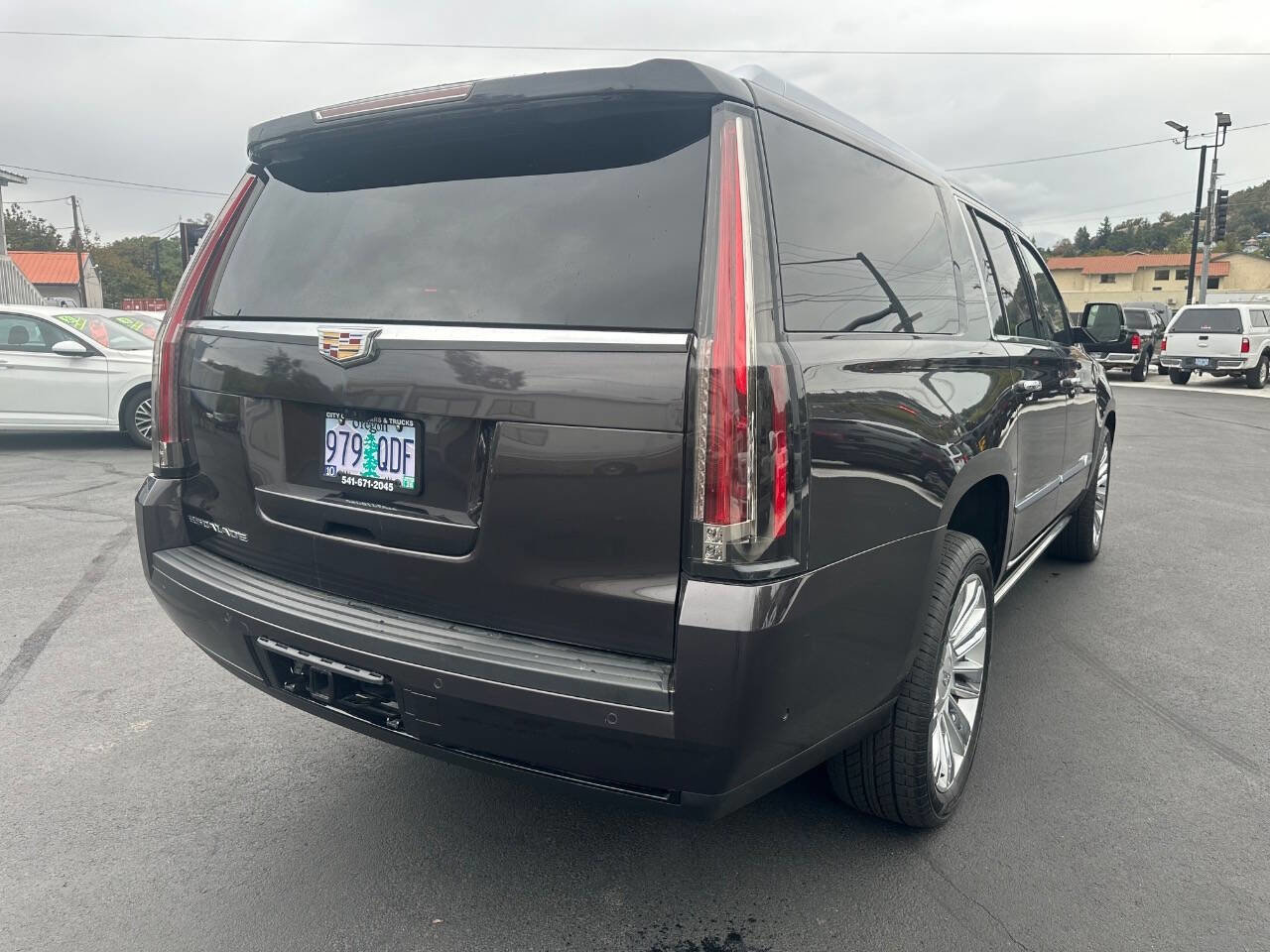 Used 2017 Cadillac Escalade ESV Platinum image 19