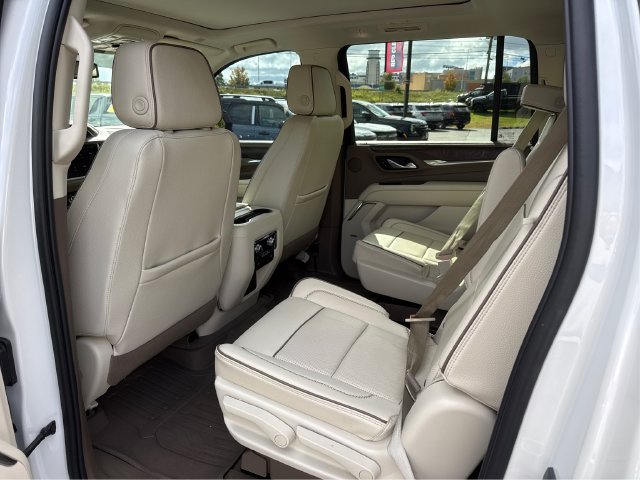 Used 2023 GMC Yukon XL Denali AWD/4WD image 13