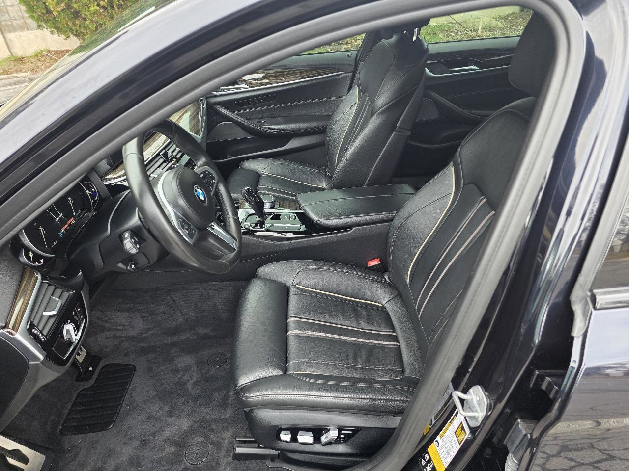 Used 2018 BMW M550i xDrive w/ Driving Assistance Package image 8