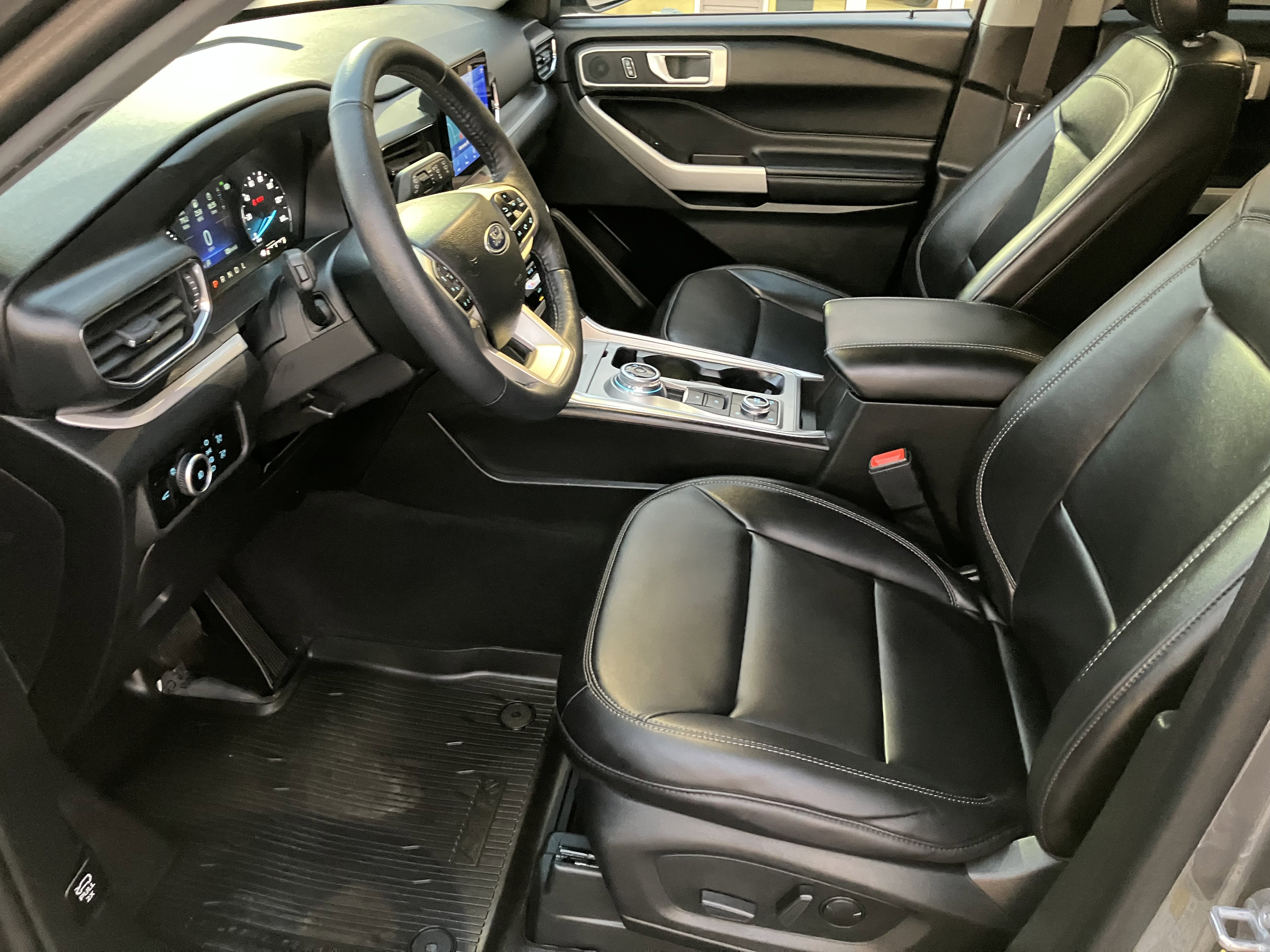 Used 2023 Ford Explorer XLT w/ Equipment Group 202A AWD/4WD image 13