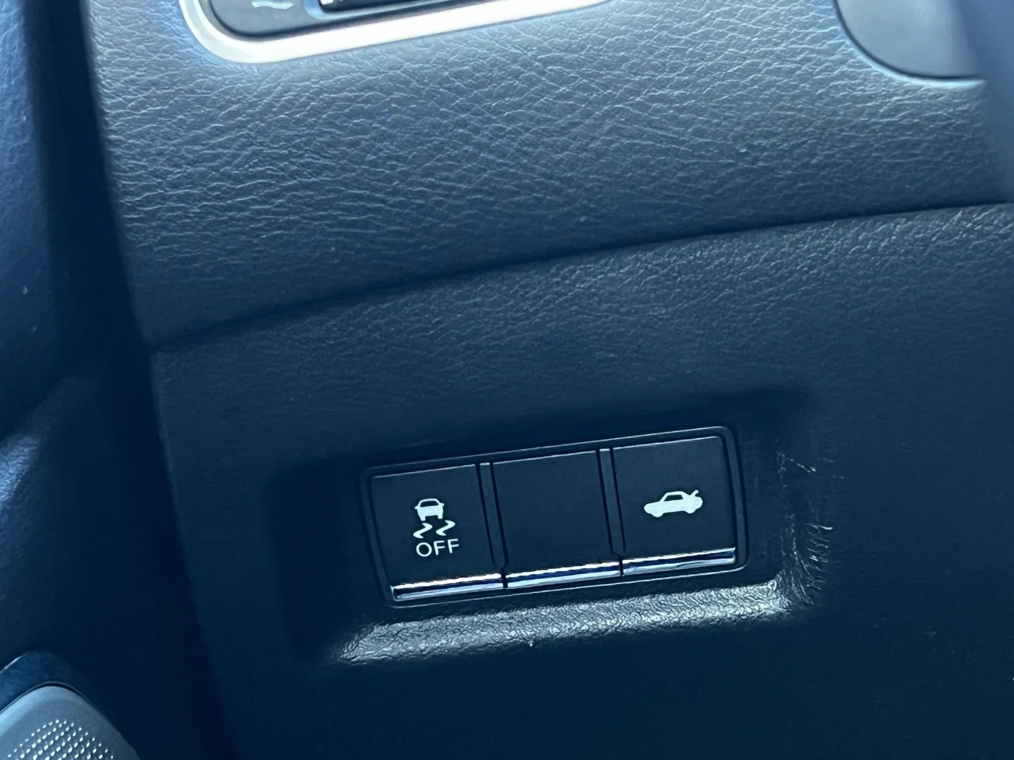 Used 2017 INFINITI Q60 3.0t w/ Premium Plus Package 3.0T image 17