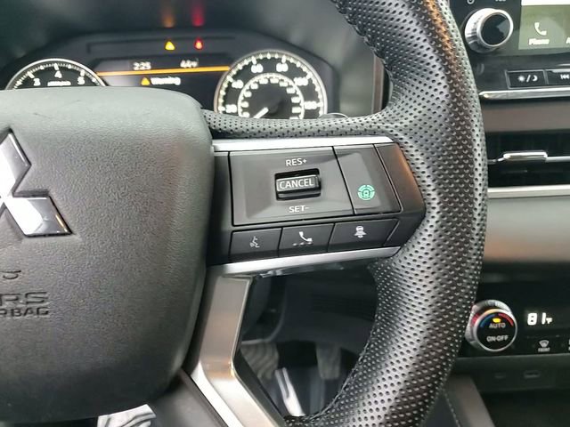 Used 2023 Mitsubishi Outlander SE image 18