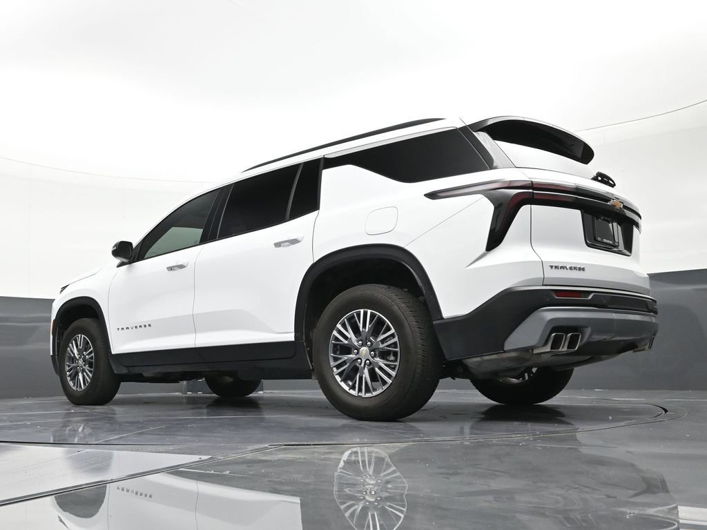 Used 2025 Chevrolet Traverse LT FWD image 22