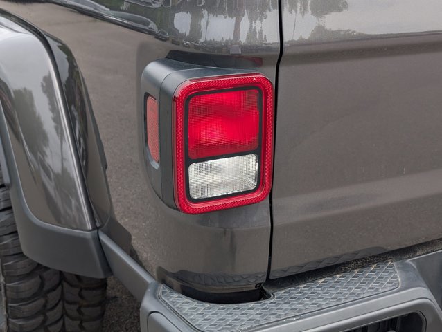 Used 2024 Jeep Gladiator Sport AWD/4WD image 10