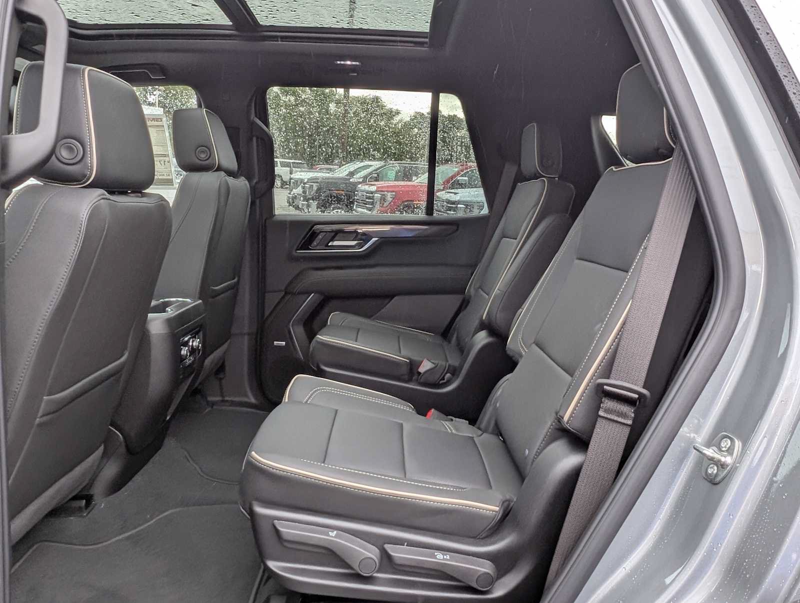New 2026 GMC Yukon Elevation w/ LPO, Elevation Black Package AWD/4WD image 19