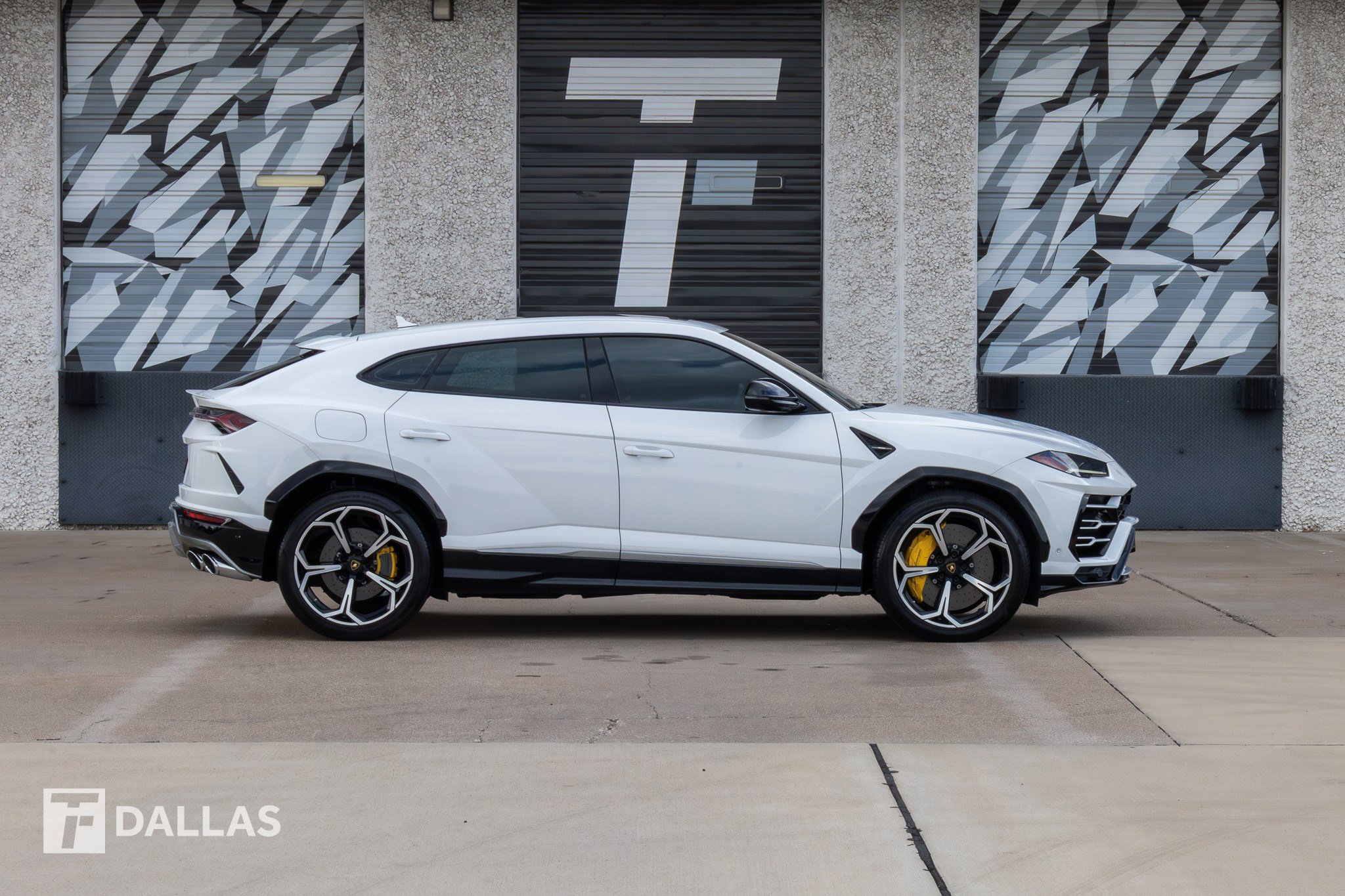 Used 2020 Lamborghini Urus image 16