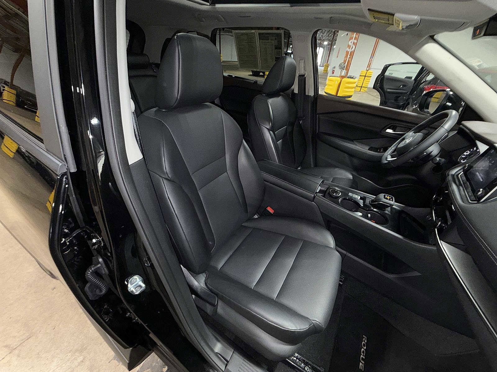 Used 2023 Nissan Rogue SV w/ SV Premium B Package AWD/4WD image 16
