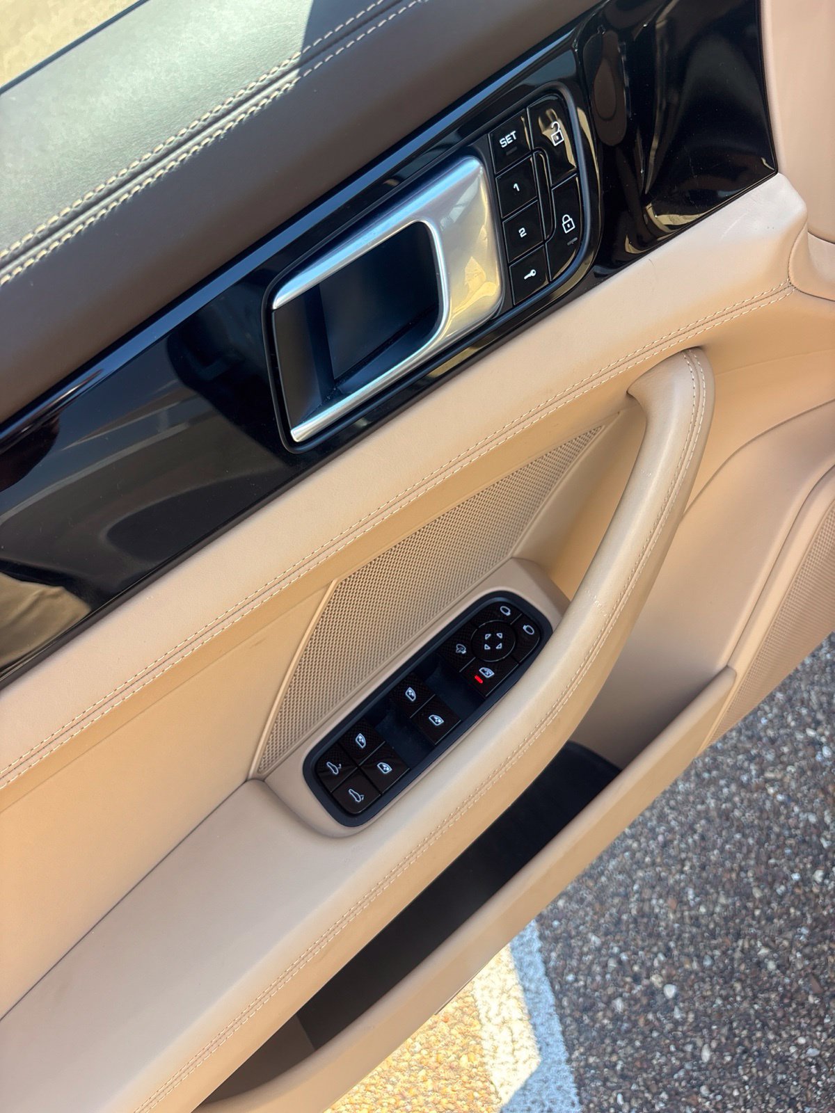 Used 2019 Porsche Panamera image 10