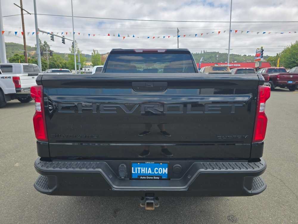 Used 2022 Chevrolet Silverado 1500 Custom w/ LPO, Blackout Package AWD/4WD image 4