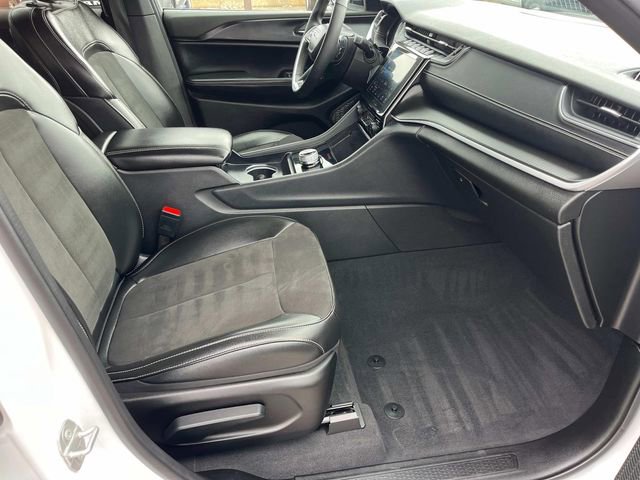 Used 2024 Jeep Grand Cherokee Altitude image 12