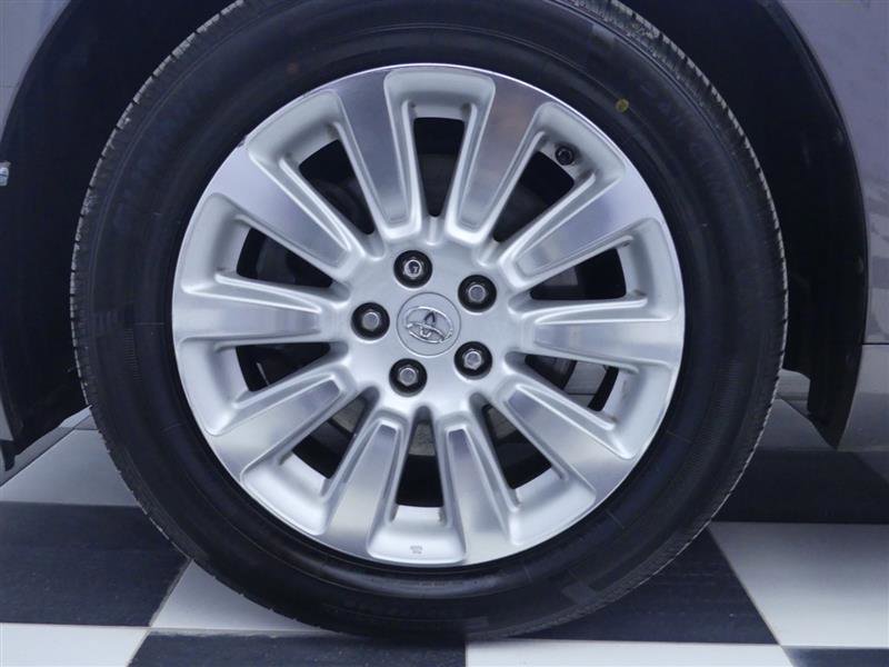Used 2014 Toyota Sienna XLE image 27