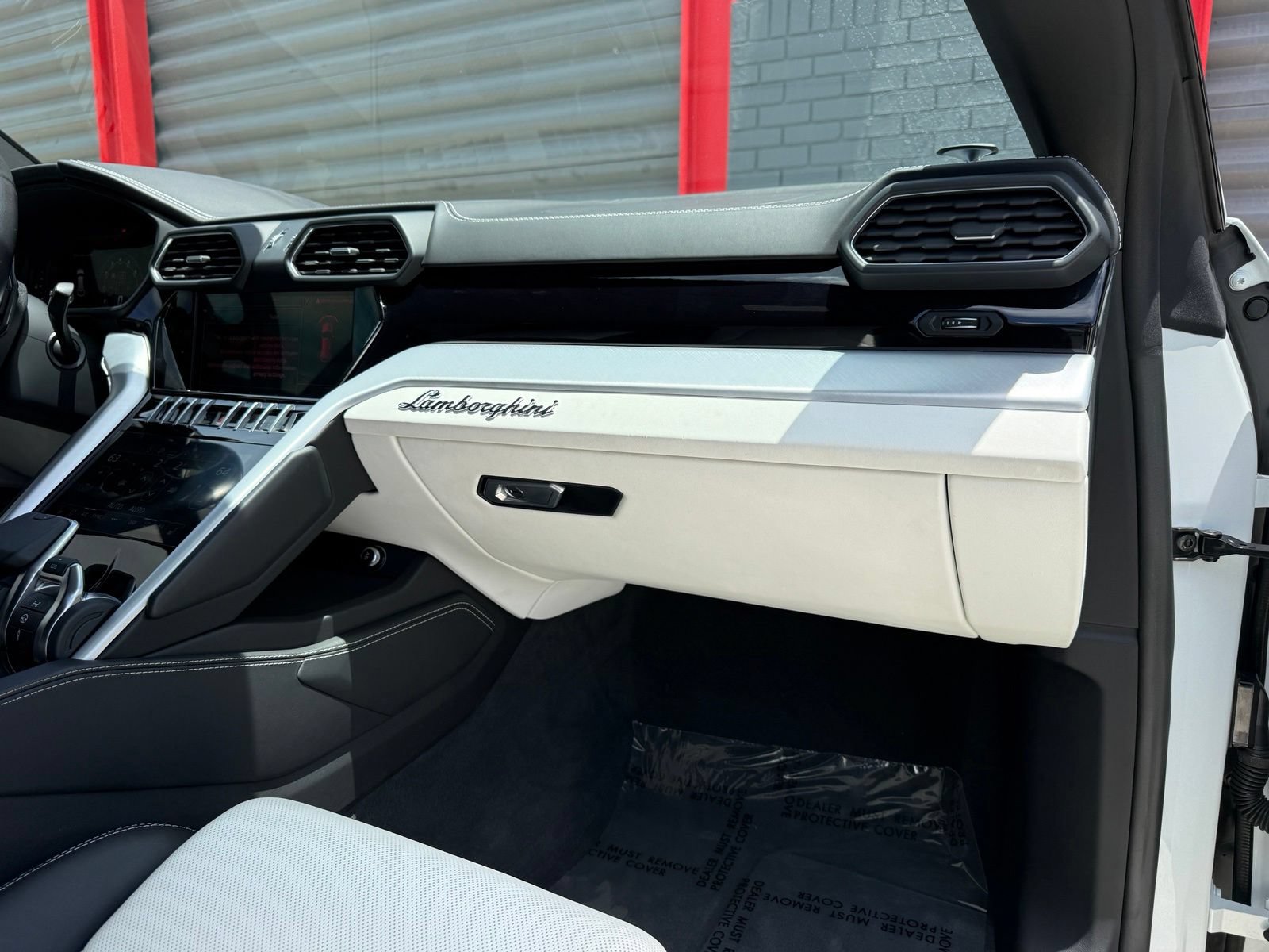 Used 2022 Lamborghini Urus AWD/4WD image 43