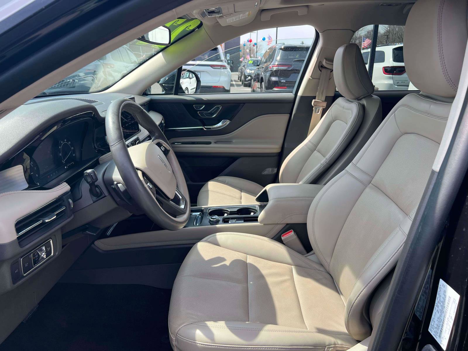 Used 2022 Lincoln Corsair AWD w/ Premium Package image 26
