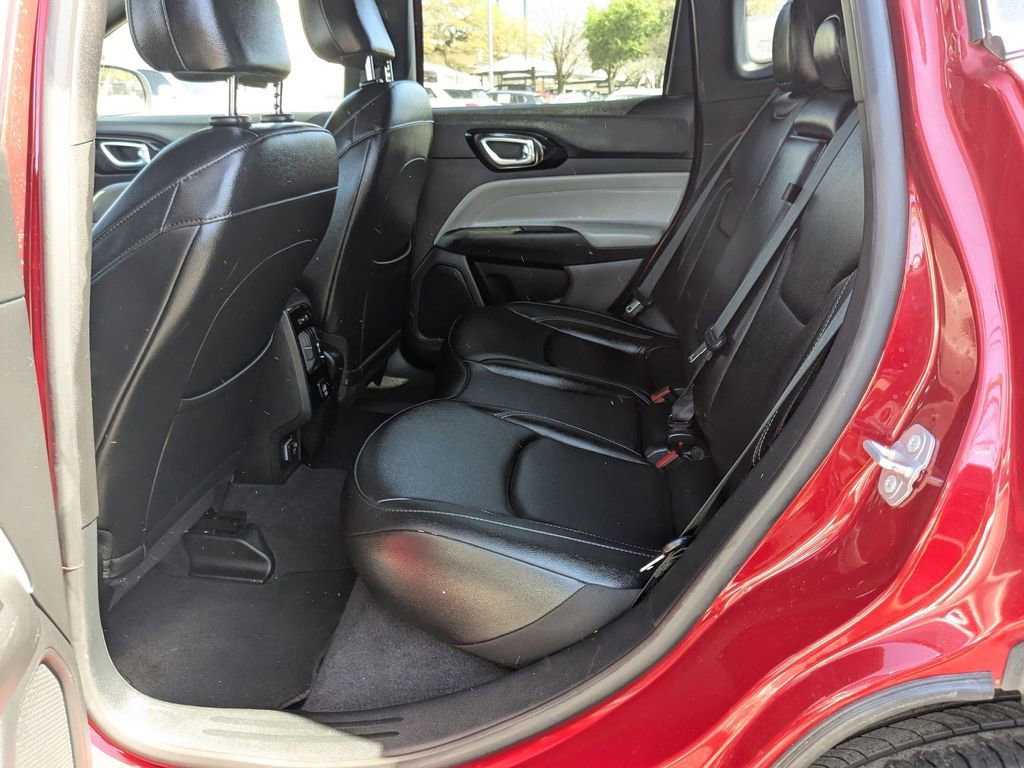 Used 2025 Jeep Compass Limited image 23