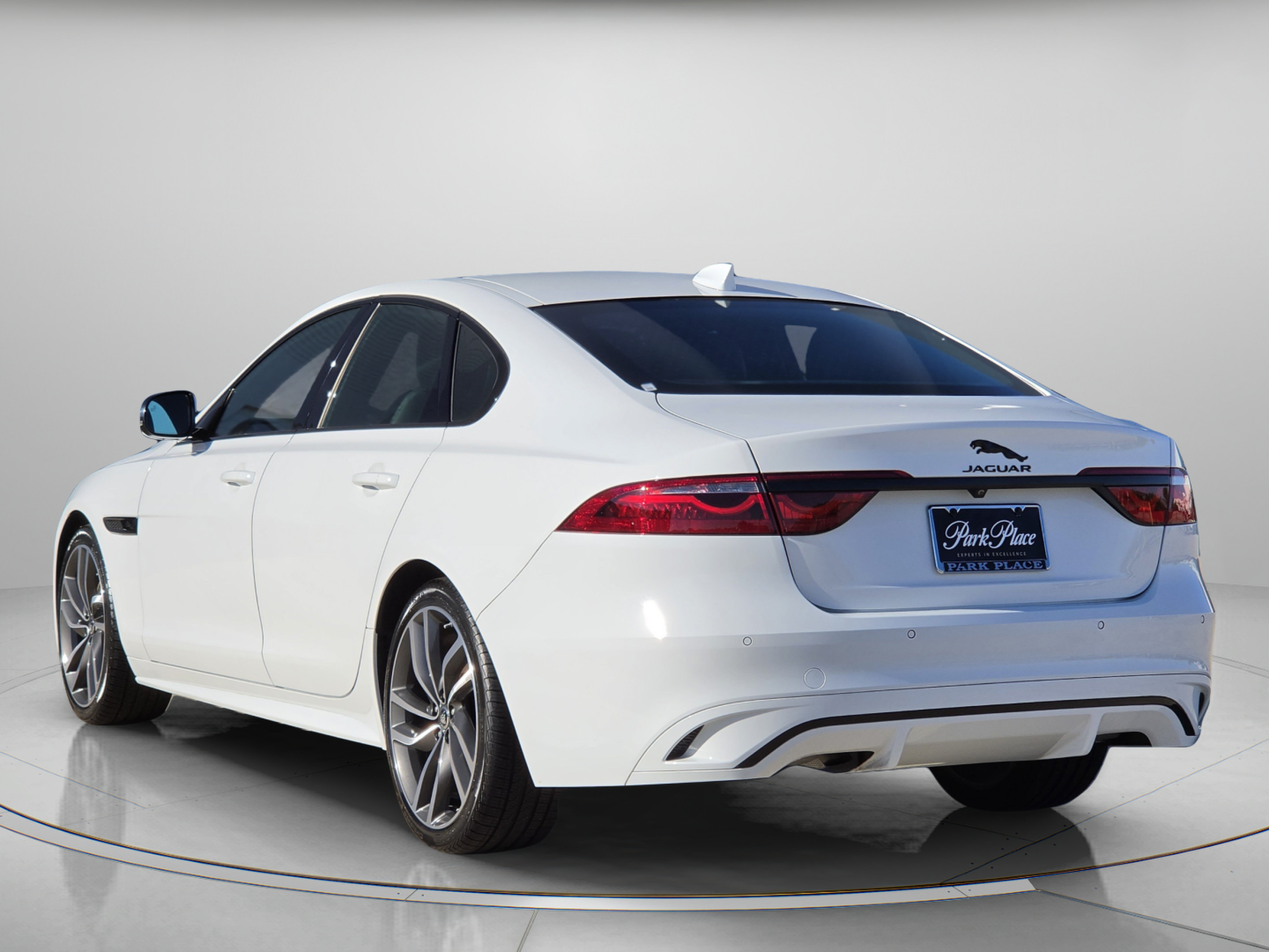 Certified 2024 Jaguar XF R-Dynamic SE AWD/4WD image 3