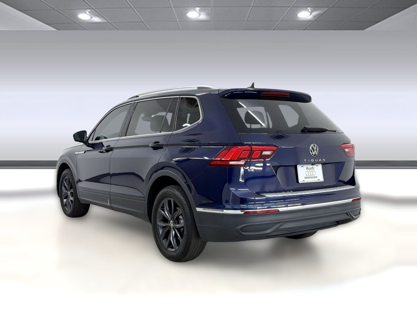 Used 2023 Volkswagen Tiguan SE FWD image 3