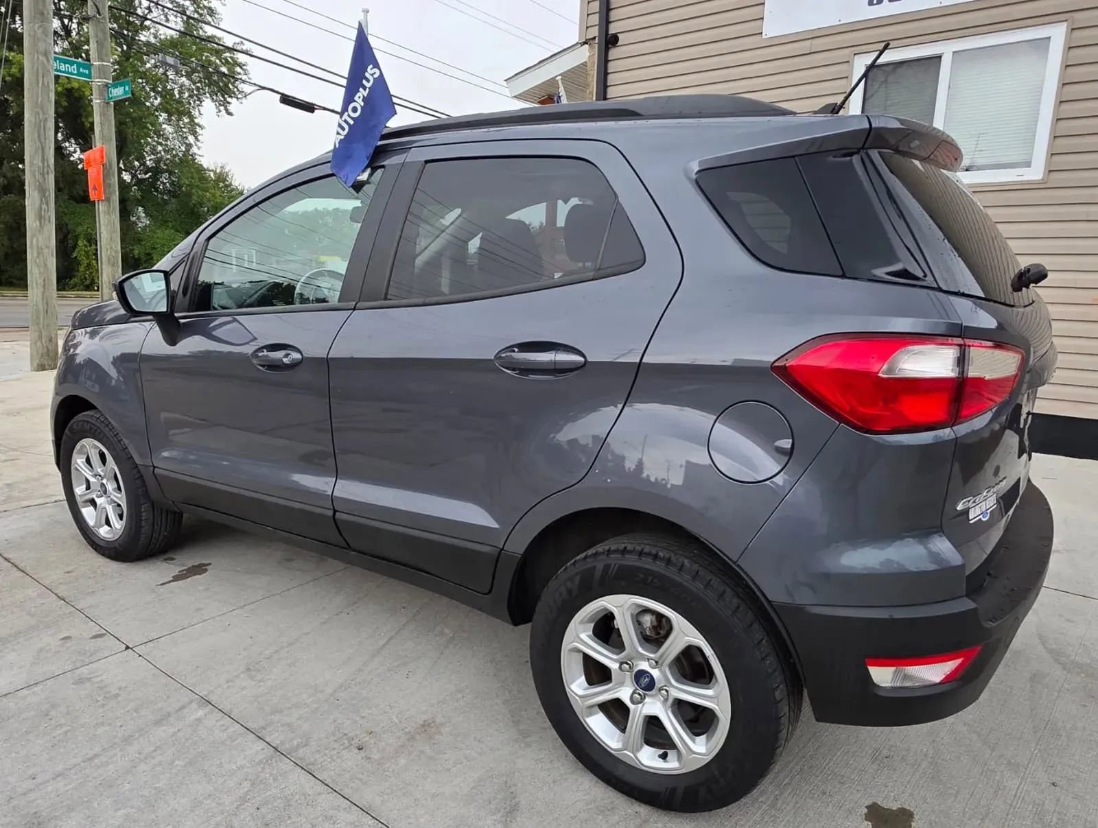 Used 2019 Ford EcoSport SE w/ SE Convenience Package image 3