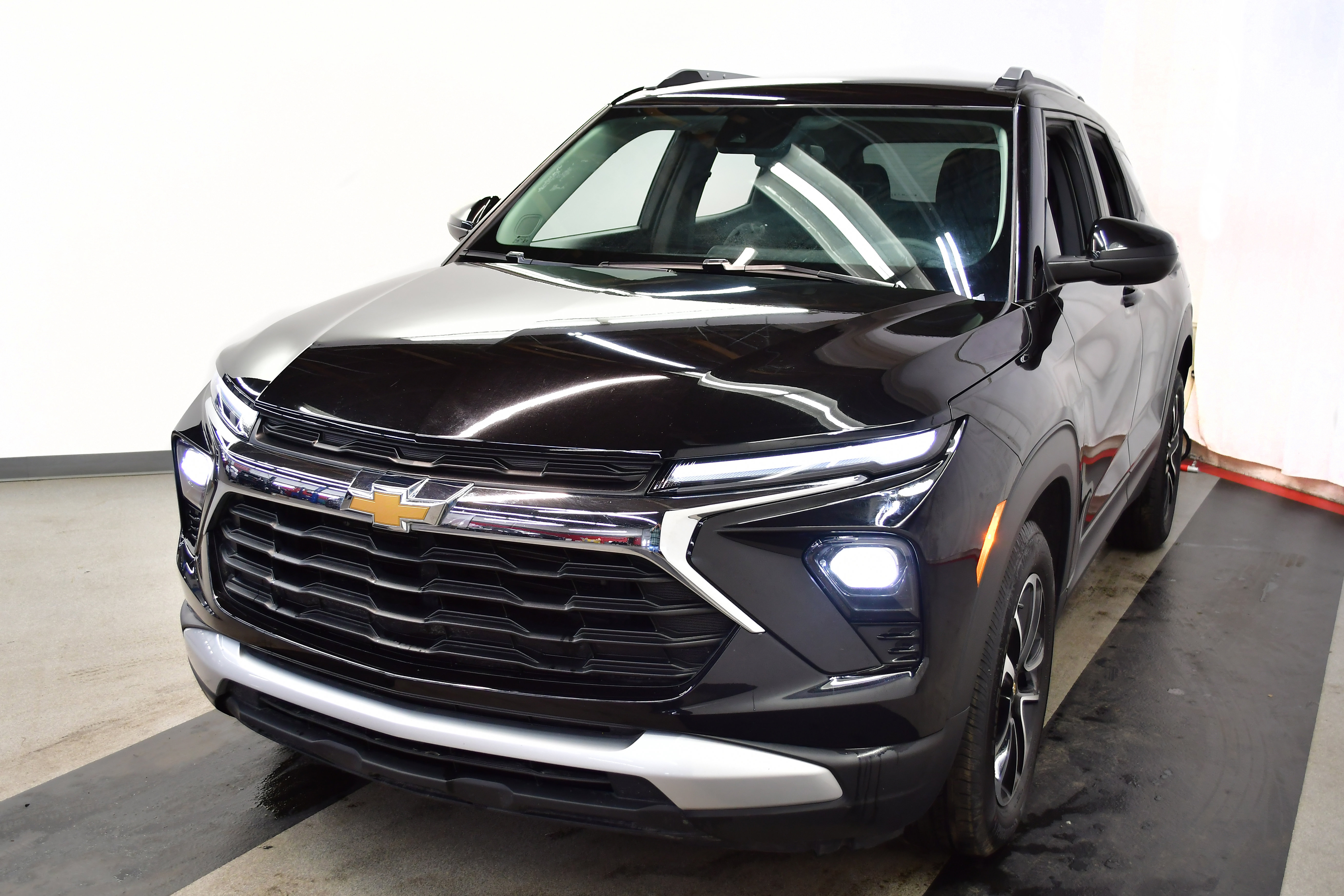 Used 2025 Chevrolet TrailBlazer LT image 4