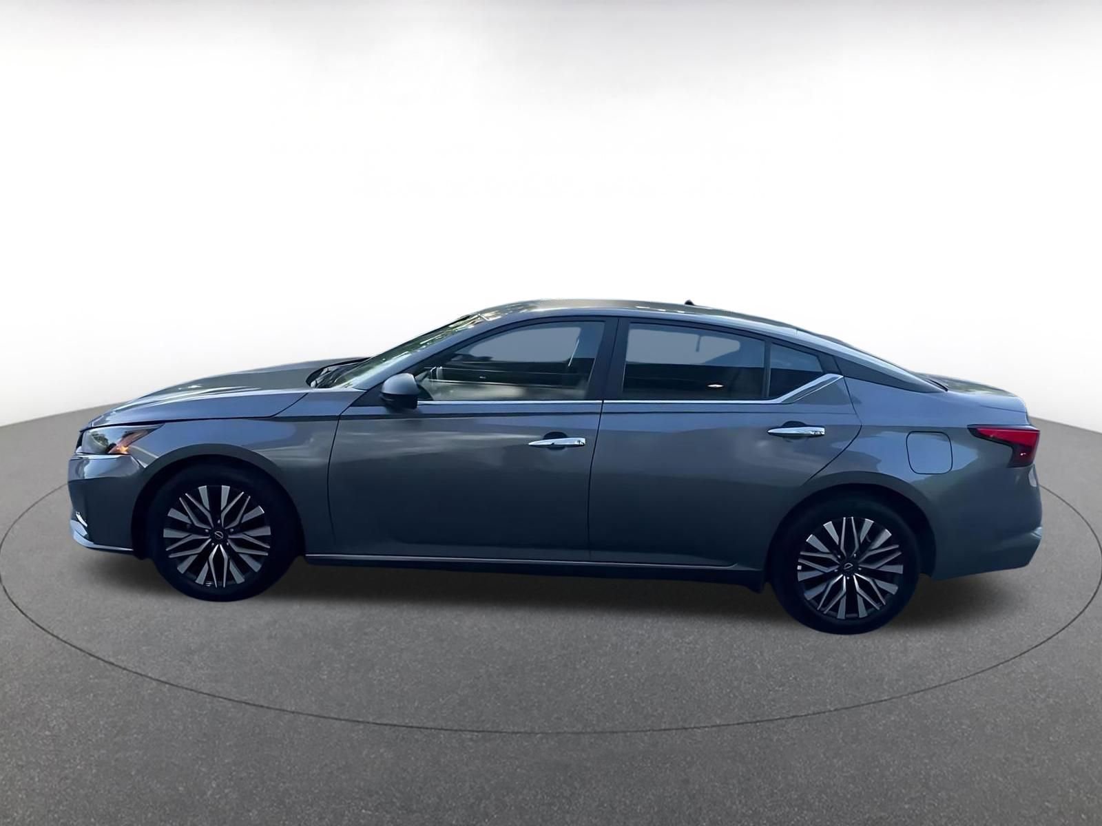 Used 2025 Nissan Altima 2.5 SV FWD image 8