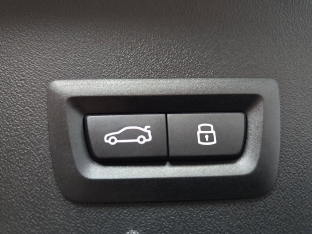 Used 2025 BMW X3 xDrive30i w/ Convenience Package image 16
