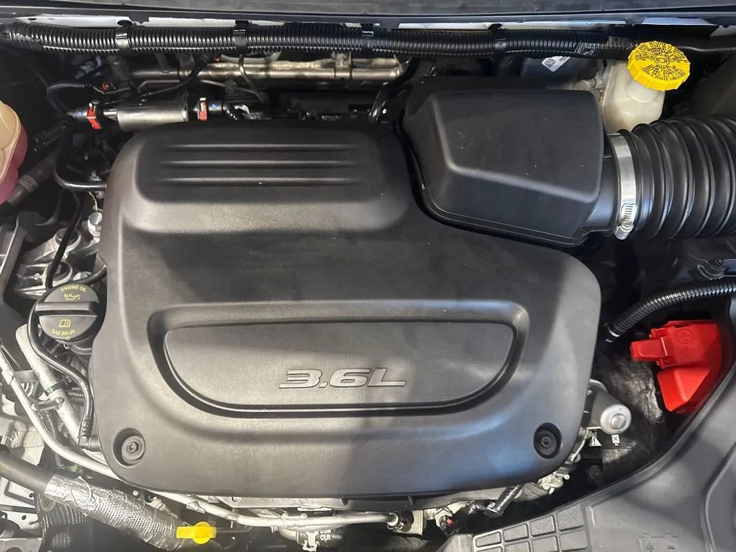 Used 2023 Chrysler Pacifica Touring-L FWD image 84