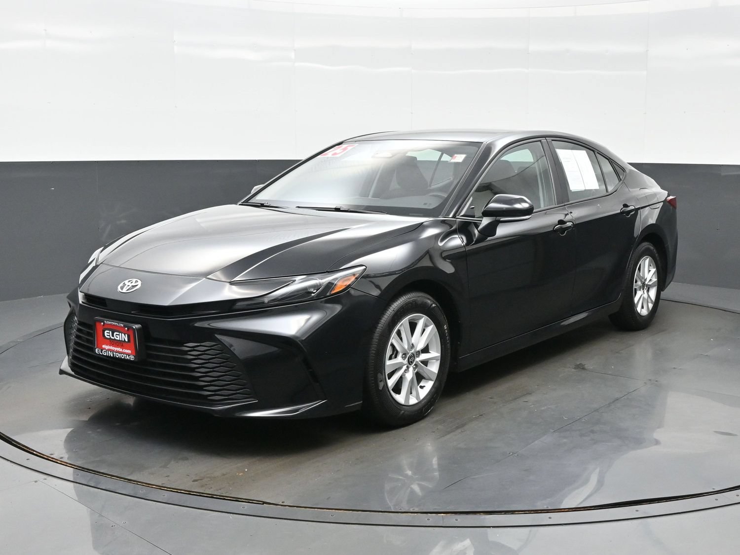 Used 2025 Toyota Camry LE FWD image 2