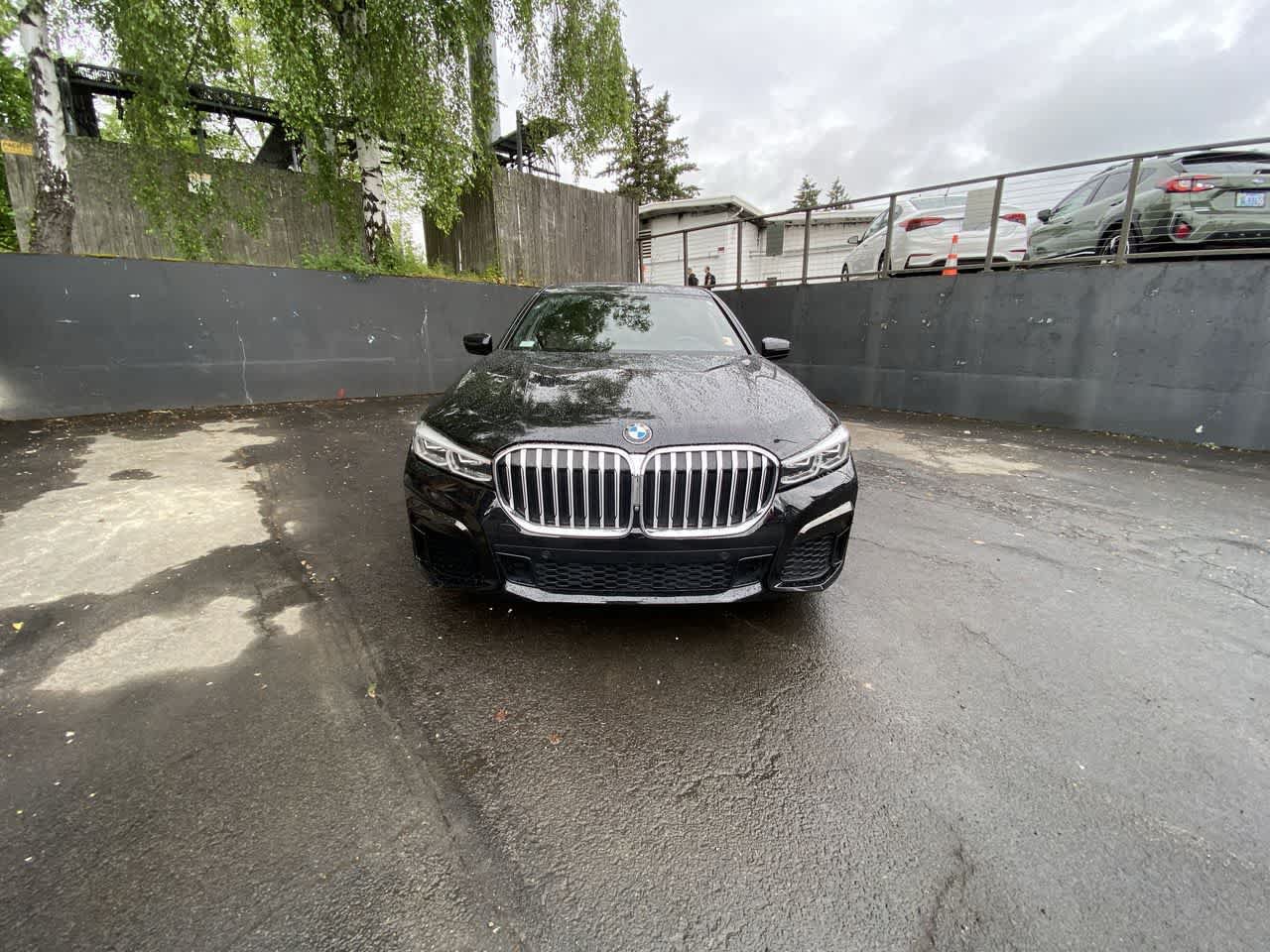 Used 2020 BMW 740i w/ M Sport Package RWD image 9