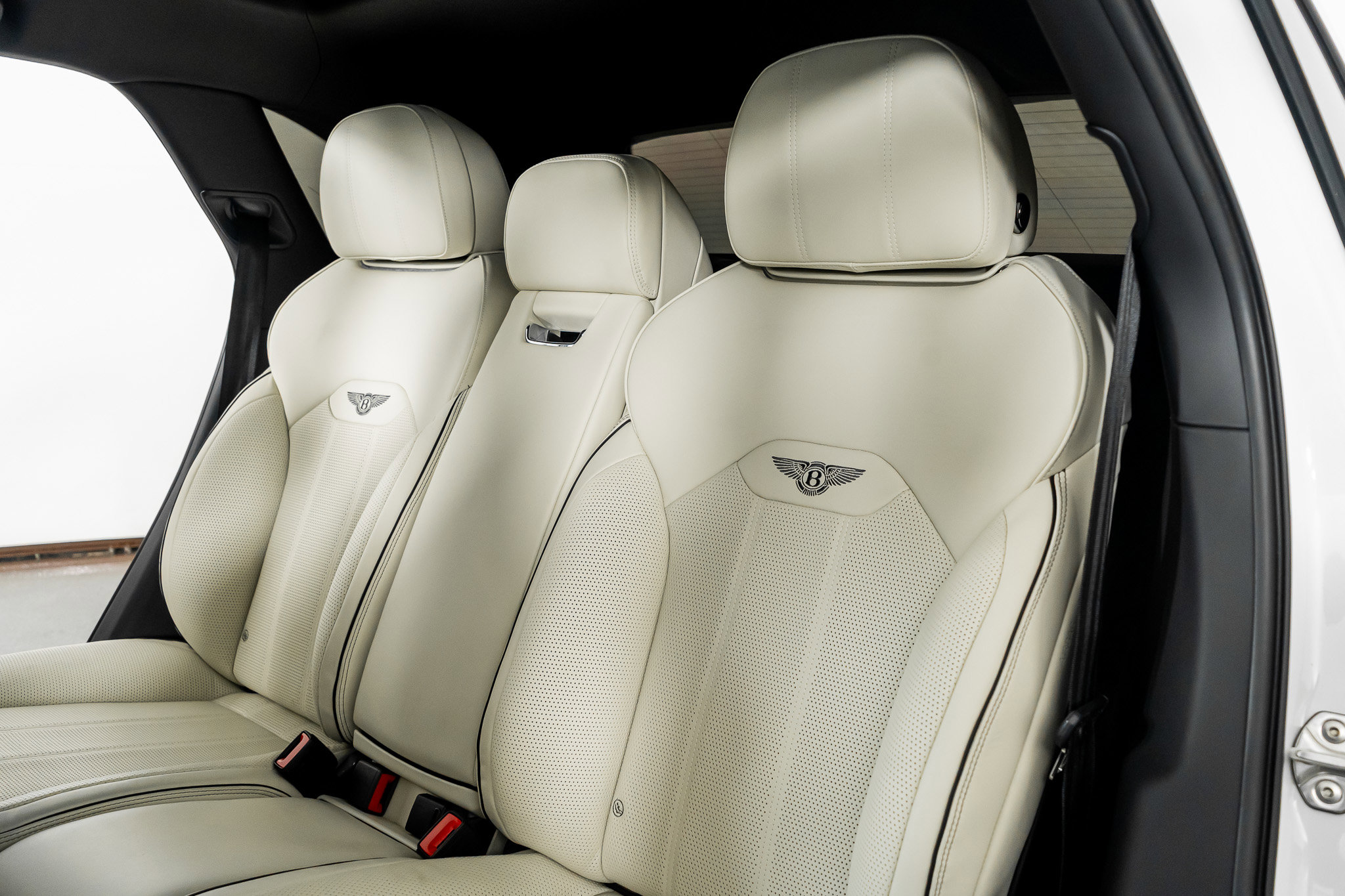 Used 2023 Bentley Bentayga Extended Wheelbase image 30