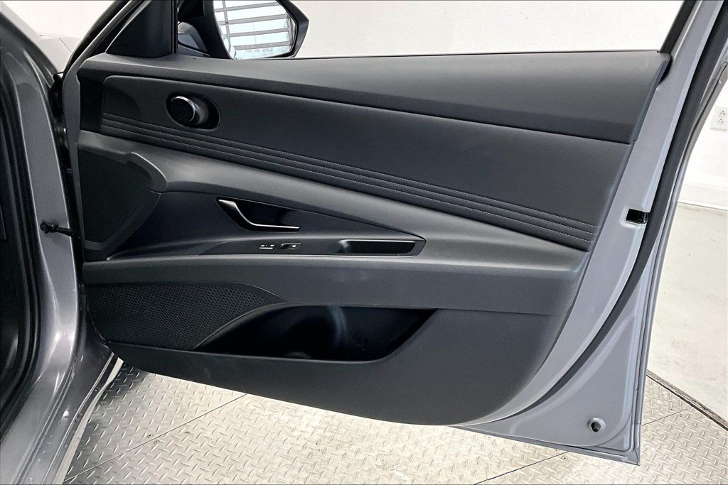 Certified 2025 Hyundai Elantra Sport FWD image 19