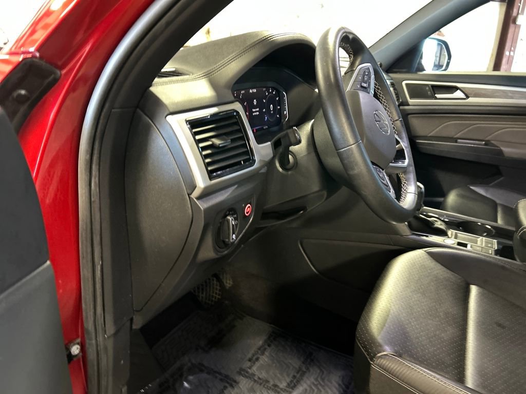 Used 2022 Volkswagen Atlas Cross Sport SE w/ Panoramic Sunroof Package image 15