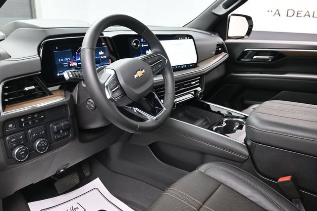 Used 2025 Chevrolet Tahoe High Country AWD/4WD image 14