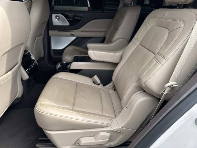 Used 2020 Lincoln Aviator Grand Touring w/ Equipment Group 302A AWD/4WD image 18