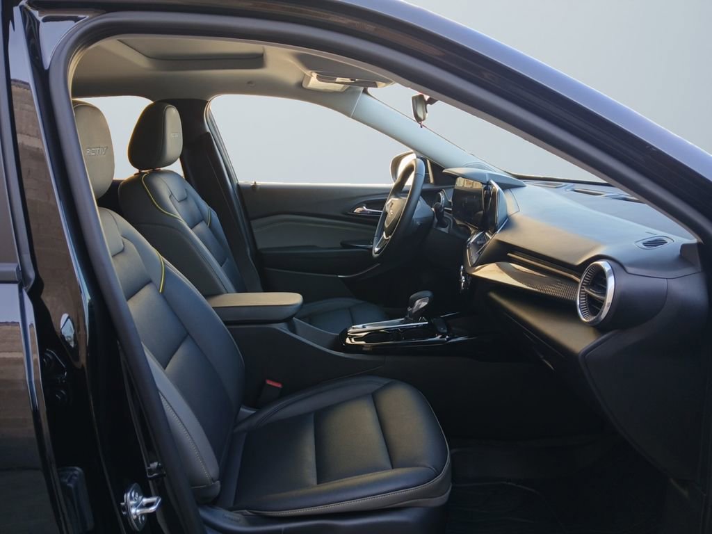 Used 2025 Chevrolet Trax ACTIV w/ Sunroof Package image 15