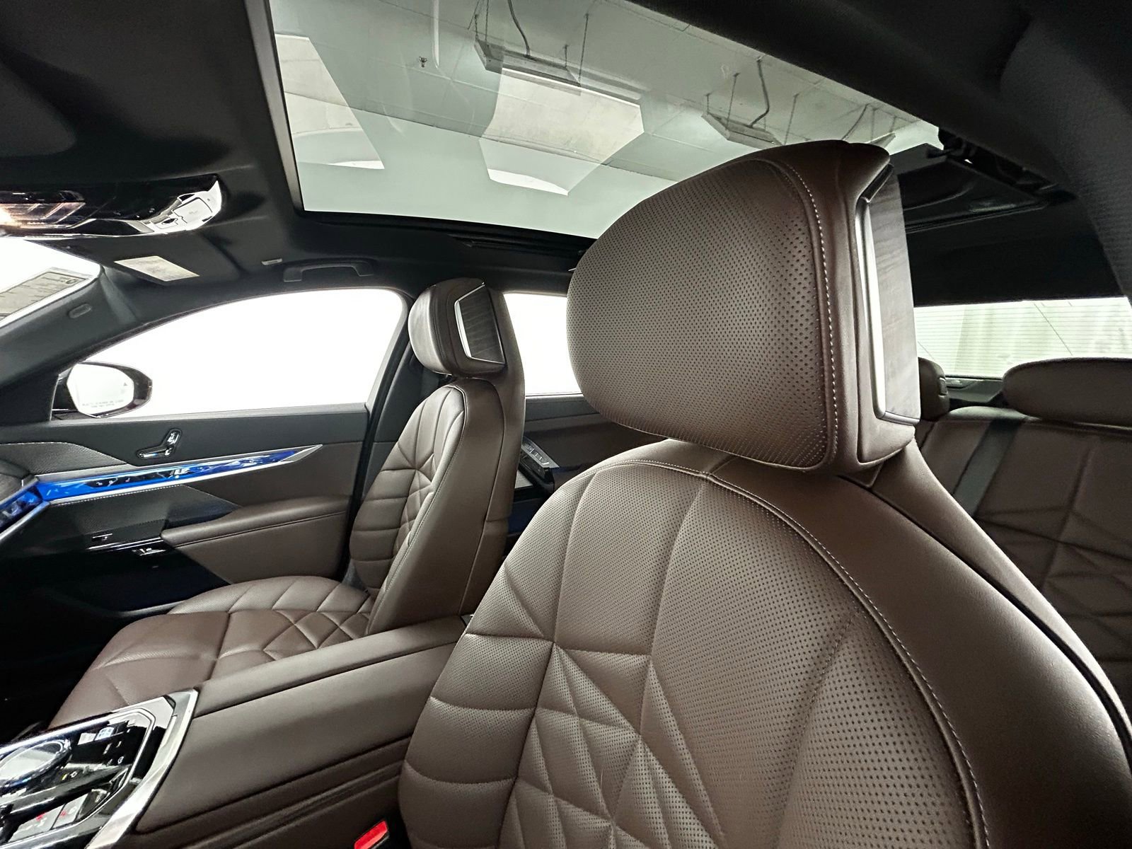 Used 2024 BMW 740i xDrive image 28