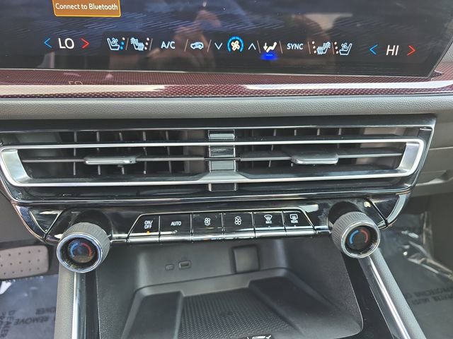 Used 2024 Chevrolet Traverse RS image 22